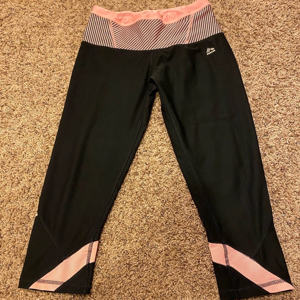 RBX legging in black/pink. Capri style in size medium.